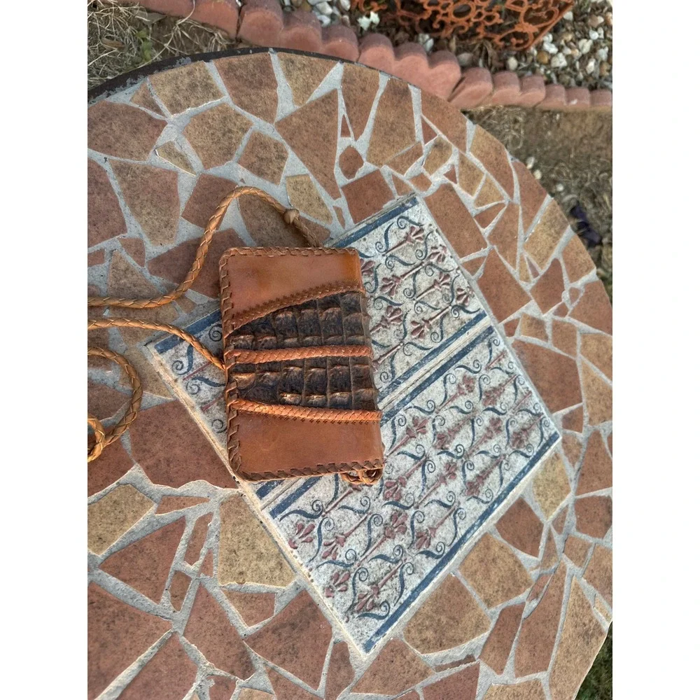 Vtg Handcrafted Western Leather Crossbody with Alligator/Caiman Style inlay